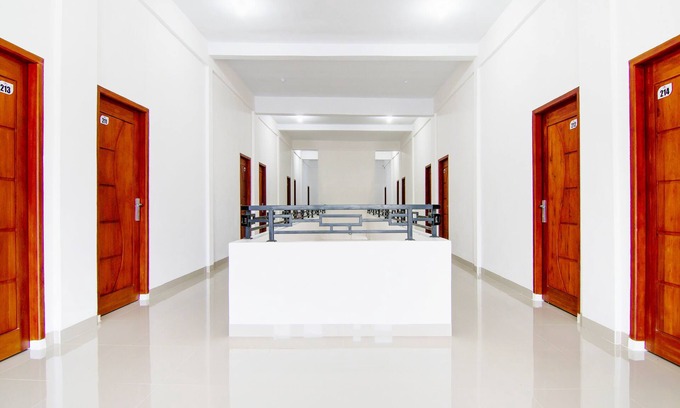 Dumai Hotel | OYO 91301 Lewis Dc Guesthouse