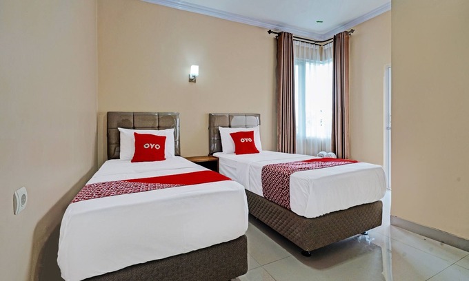 Garut Hotel | OYO 92023 Singgasana Cipelah Syariah