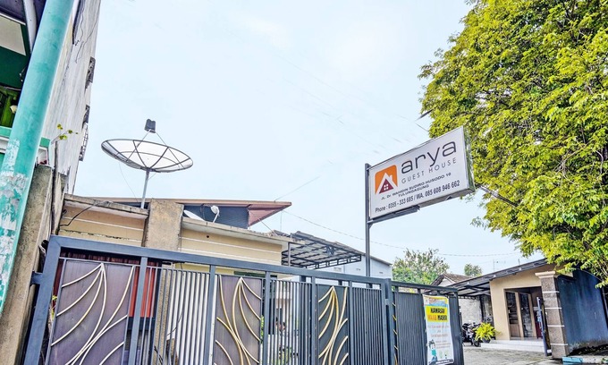 Tulungagung Hotel | OYO 92190 Arya Guest House