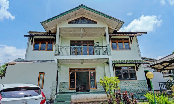 Ciwidey Hotel | OYO 92431 Grand Bintang Guest House