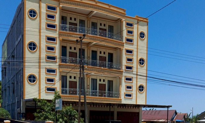 Makassar Hotel | OYO 93175 Wisma Syariah Dian Near Pare-pare