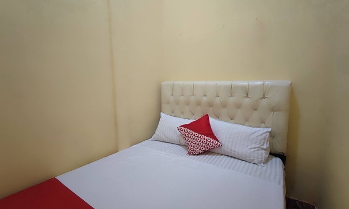 Palembang Hotel | OYO 93591 Penginapan Dvn & Tmy Pangkalan Balai