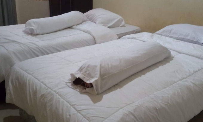 Pekanbaru Hotel | OYO 93866 Neva Guest House SyariahNearWaduk Cipta Karya