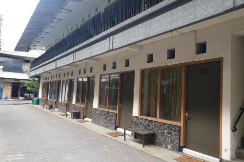Probolinggo Hotel | OYO Life 2090 Ratna Backpacker Syariah