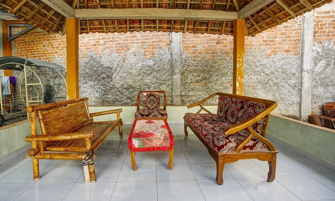 Rajabasa Hotel | OYO Life 91068 Penginapan Way Semaka Syariah