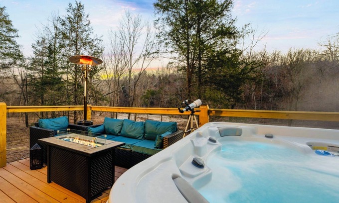 Omaha House | Ozark Outside Oasis Creek-View Hot Tub* Bkfast inc