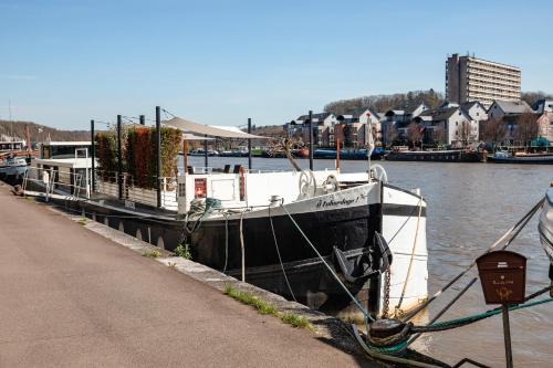 Namur Boat Rental | Péniche de prestige à Namur avec vue sur la Citadelle - A l'Abordage - By Voyages Copine