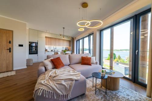Mikolajki Apartment | P R A T U M 17 Apartament z widokiem na jezioro