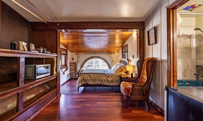 Stanardsville Apartment | P · Suite Pea at White Lotus Eco Spa Retreat