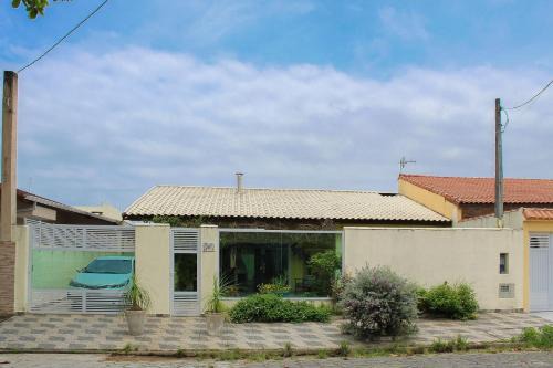 Peruibe House | P004 - Casa com 3 dormitórios, churrasqueira e apenas 150m da praia