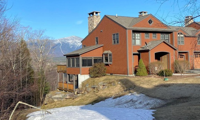 Bethlehem Apartment | P4 NEW Ski-in Ski-out Presidential View luxury home w garage ping pong