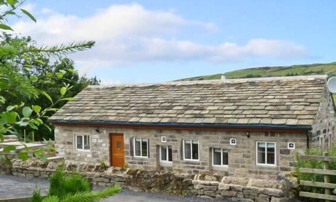Hebden Bridge Cottage | PACK HORSE STABLES, character holiday cottage in Hebden Bridge