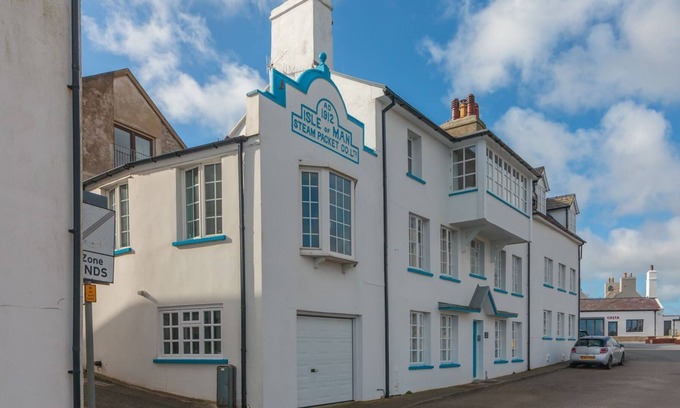 Castletown Cottage | Packet House - a holiday cottage that sleeps 4 guests in 2 bedrooms