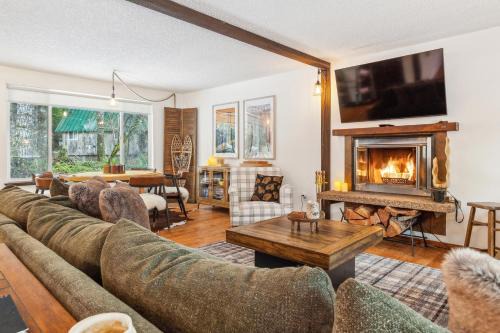Packwood House | PackShack - Cozy Ski Cabin Mins from White Pass home