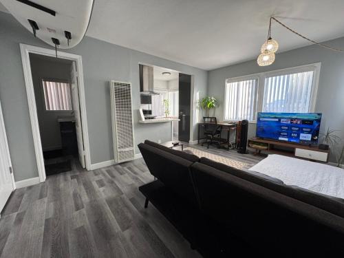 Belmont Shore Apartment | Paddle Board beachside bungalow
