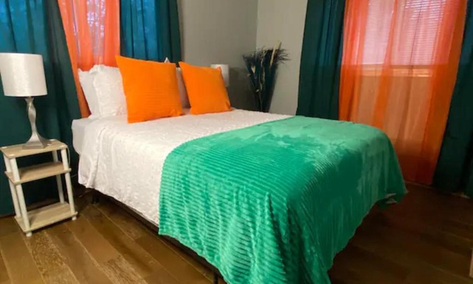 Boulder Hill House | Paddock Mardi Gras