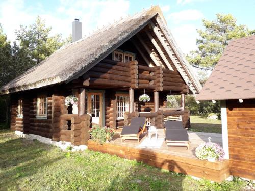Kudjape House | Pähkli Seaside Cottage with Cozy Outdoor Patio