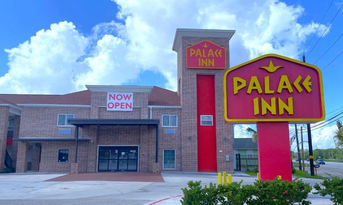 Iowa Colony Hotel | PALACEINN-ARCOLA