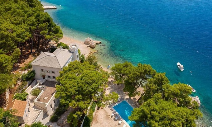 Ruskamen Villa | Palatial Beachfront Villa on the Omis Riviera - Private Pool, Sauna, Jacuzzi, Gym & Panoramic Views!