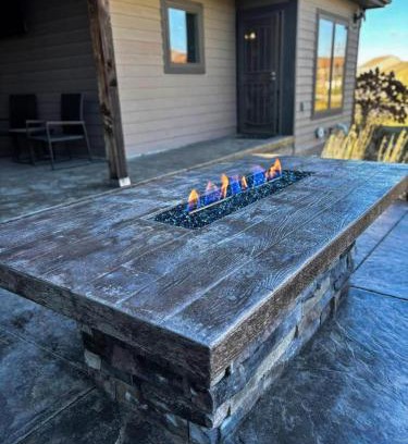 Omaha House | Palisades Paradise 6BDR Firepit Golf Games & Eats