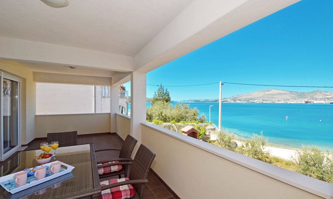 Okrug Gornji Apartment | PALM BEACH 3-luxury apartment with sea view for 4 + 2 persons, 10m from the pebble beach