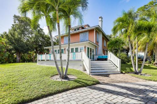 Palm City House | Palm City Home with Pool and Florida Room - Near Golf