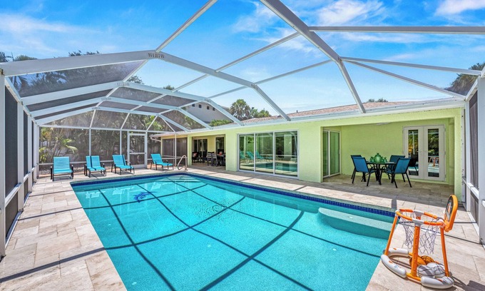 Siesta Key House | Palm Island Life - Heated Pool, Canal Front, Fire Pit, Walk to Siesta Beach