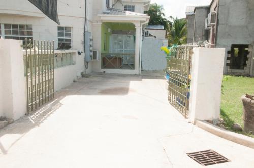 Maynards Apartment | Palm Tree Ville