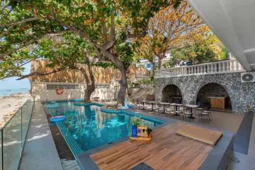 Vung Tau Villa | Palm Villa 109 - Seaview Villa LUXURY in VungTau, 5Bedrooms, Pool, Billiard