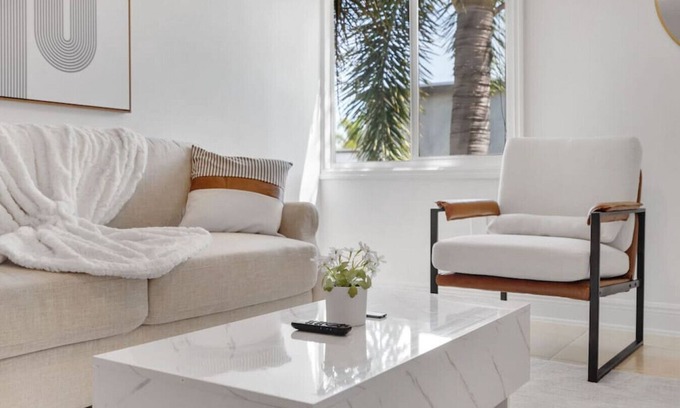 SoHo Apartment | palma ceia 2416H · Steps from Bayshore! King suite | Pool | Gym | H