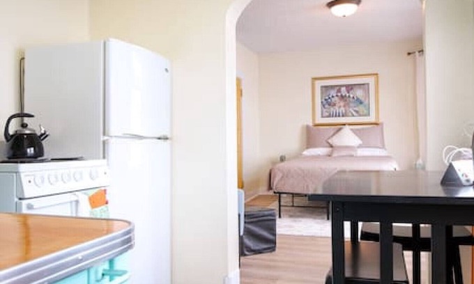Baker City Apartment | Palmer House, Studio 3, Cozy Studio for 2 Downtown! Local Golfing 50% Off!