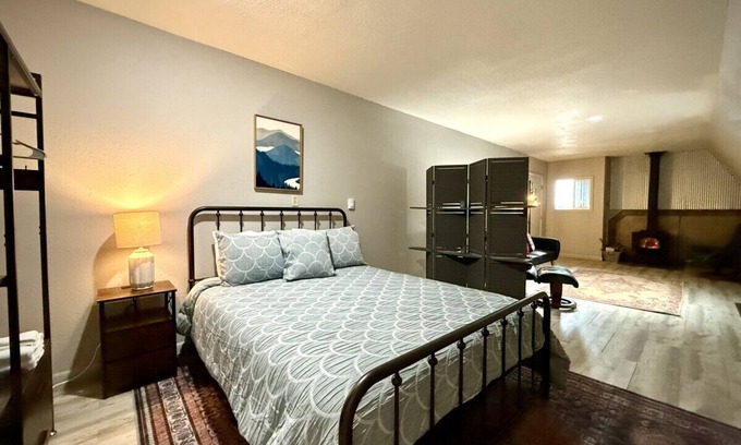Baker City Apartment | Palmer's Ski Shack, Cozy Studio for 2, Local Golfing 50% Off!