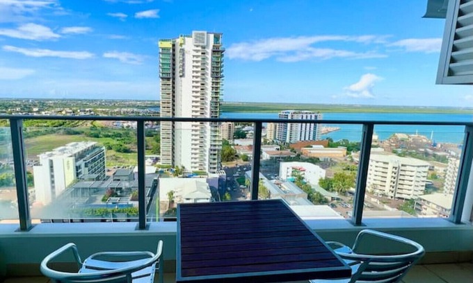 Darwin City Centre Apartment | Pandanas Apt 8 (18th fl, Sunrise & Harbour Views)