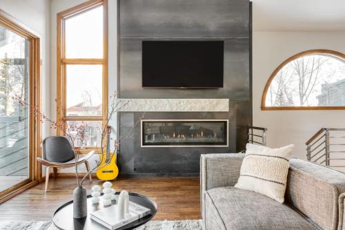 Telluride House | Pandora by AvantStay Modern Mountain Escape in Great Location @ Entrance of Bear Creek Trail