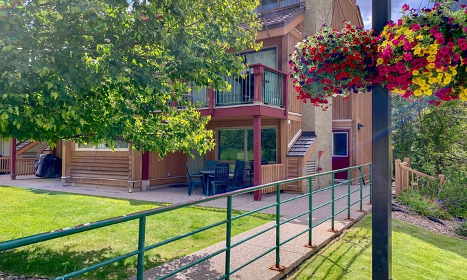 East Kootenay House | Panorama Horsethief Lodge studio condo sleeps 4: Unit 703