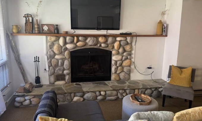 East Kootenay Condo | Panorama mountain retreat. 5 min walk to the gondola.