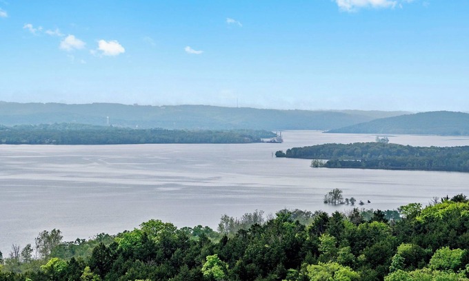 Indian Point Condo | Panoramic Lake View-Foosball-Arcade-Near Sdc w Free Tickets-Newly Renovated
