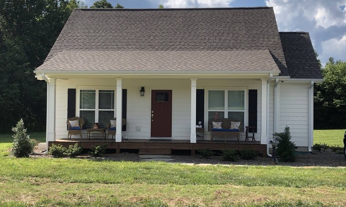 Young Harris House | Panoramic Mountain Views from your front porch!