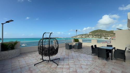 Philipsburg Boardwalk Apartment | Panoramic Ocean View Flat-St Maarten