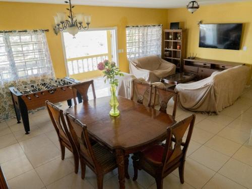 Frigate Bay Apartment | Panoramic Ocean Vue 2