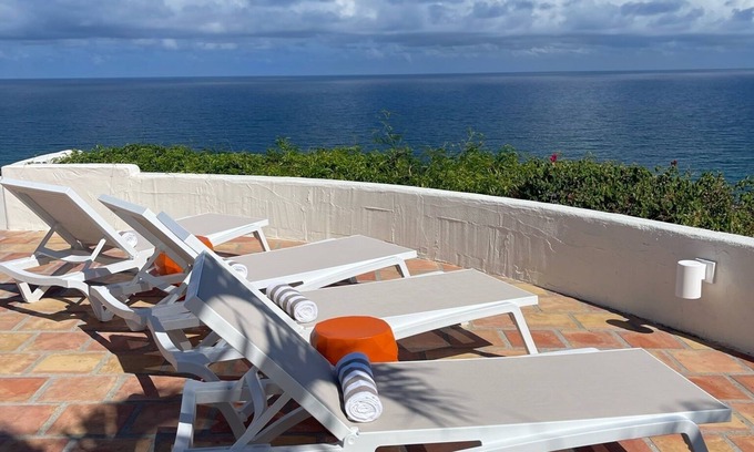 Slob Villa | Panoramic Oceanfront Views in Paradise