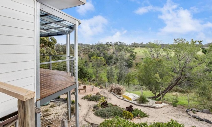 Metung House | Panoramic views of Chinaman’s Creek Valley