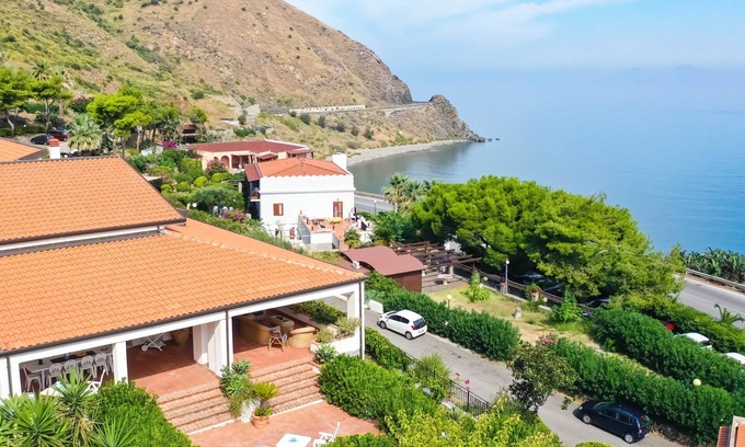 Gioiosa Marea Villa | PANORAMIC VILLA ON THE SEA WITH POOL