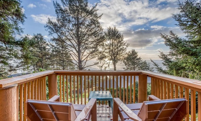 Neahkahnie Beach House | Pans Abode - Meredith Lodging