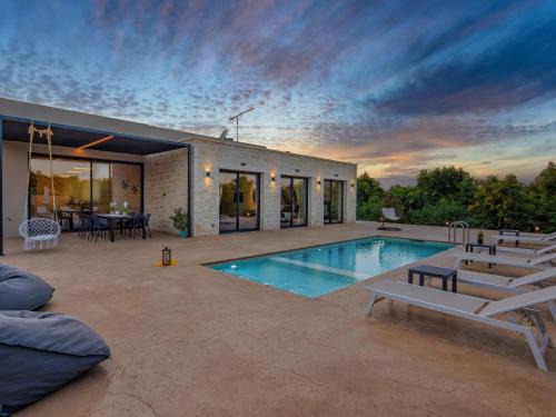 Agia Villa | PanStel - Villa Aurora with private pool jacuzzi