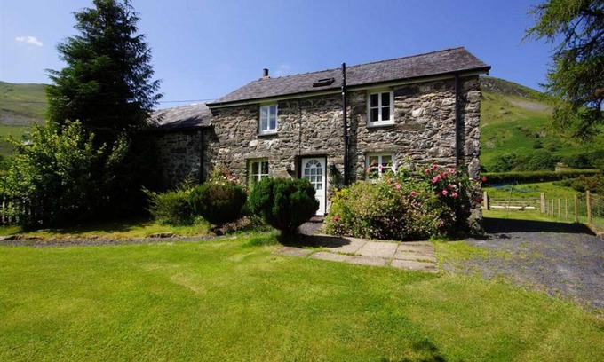 Mawddwy Cottage | Pant - Three Bedroom Cottage, Sleeps 5