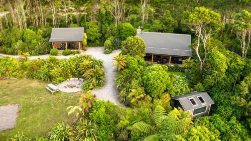Barrytown House | Paparoa Beach Hideaway with Hot Tub