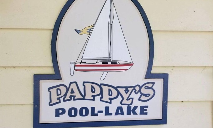 Lake Waccamaw House | Pappy's Pool Lake: A Lakeside House with Pier, Private Boat Ramp, Screened porch