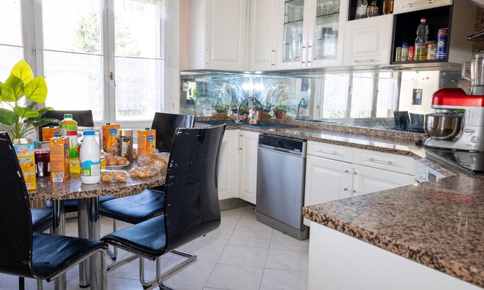 Tremblay-en-France Bed & Breakfast | Paradis Chambres d'hôtes spa & jacuzzi