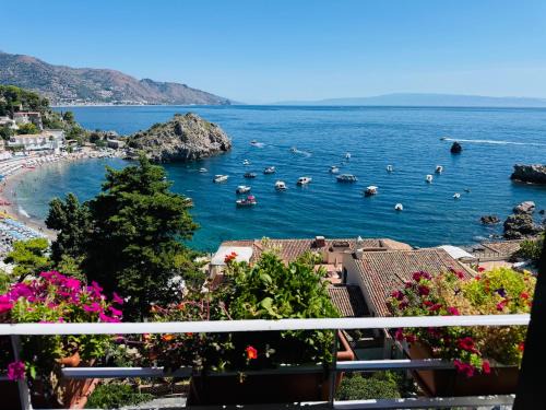 Mazzaro Apartment | Paradise By The Sea